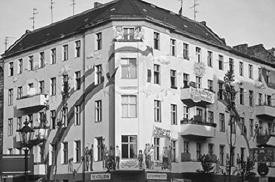 Regenbogenhaus in der Nehringstraße-Neufertstraße (1981)